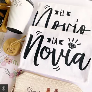 Caja de boda premium de Boda contiene camisetas con frase La Novia y El Novio