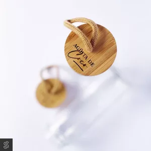 Botella de cristal con tapa de bambú