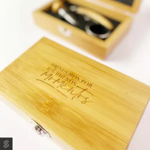 Set de vino para regalo grabado en caja de Bambú